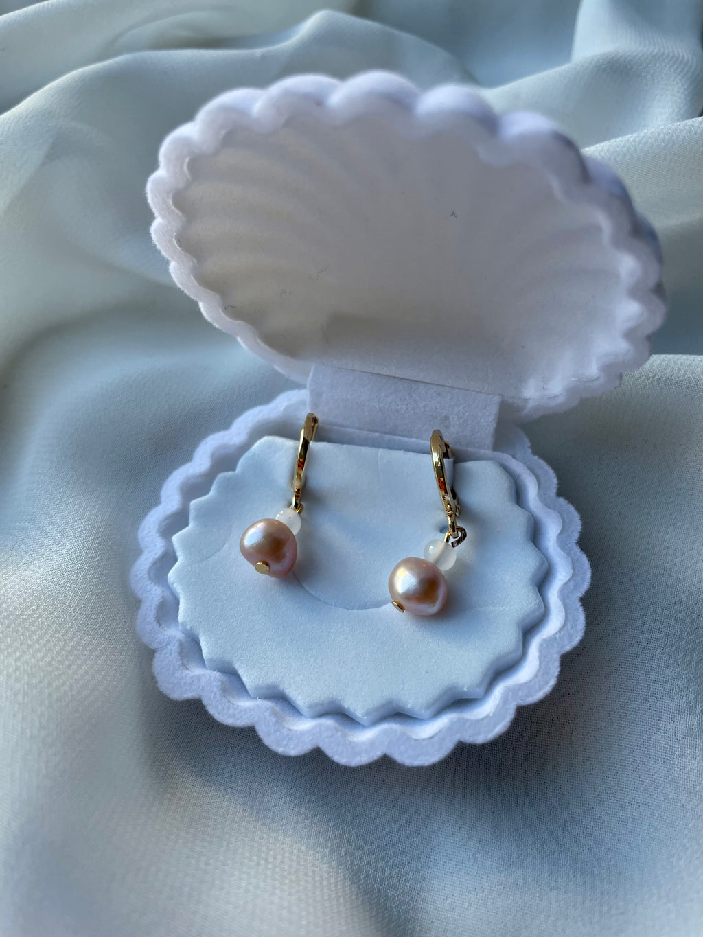 P E A R L  Hoop Earrings - Witte Art