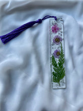 Load image into Gallery viewer, B I L L I E  Bookmark with real flowers - Witte Art
